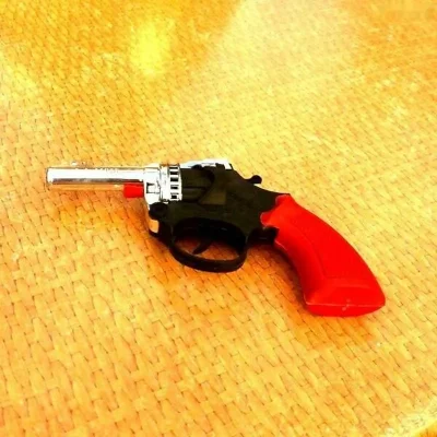 Игрушка пистолет пороховой