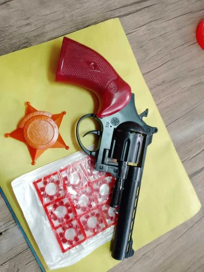 Игрушечный пистолет пороховой