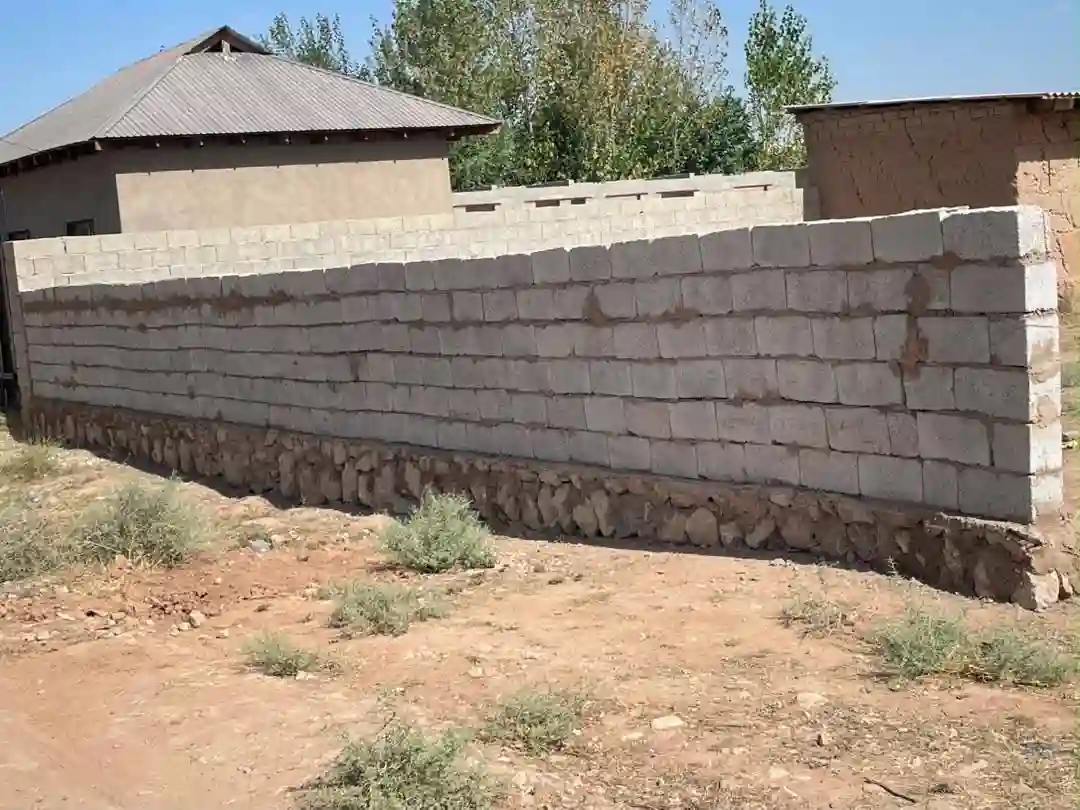 1 этажный, 3-комн. дом, 800 м², 8 соток, ч/д Лолазор д Чаманоро