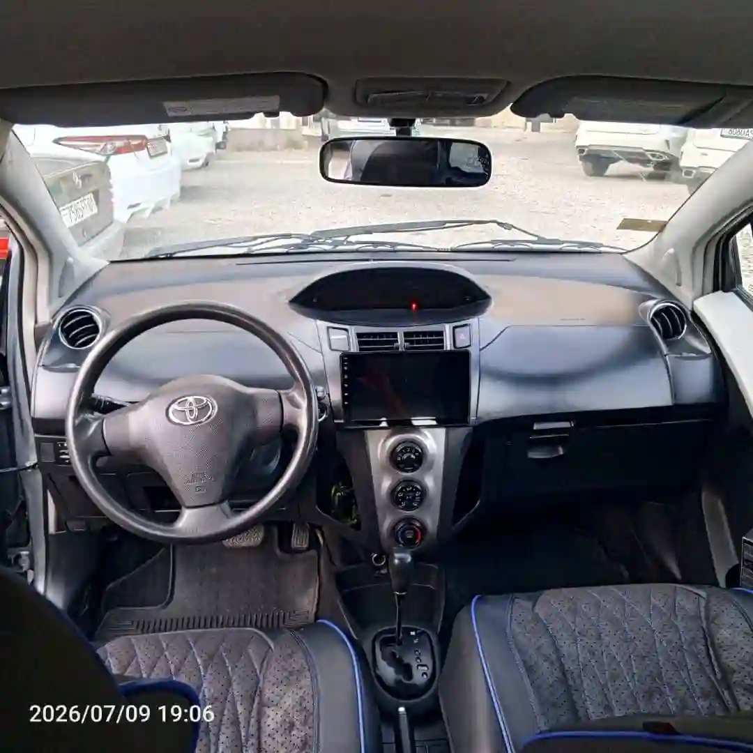 Toyota Vitz 2010 — миниатюра 3