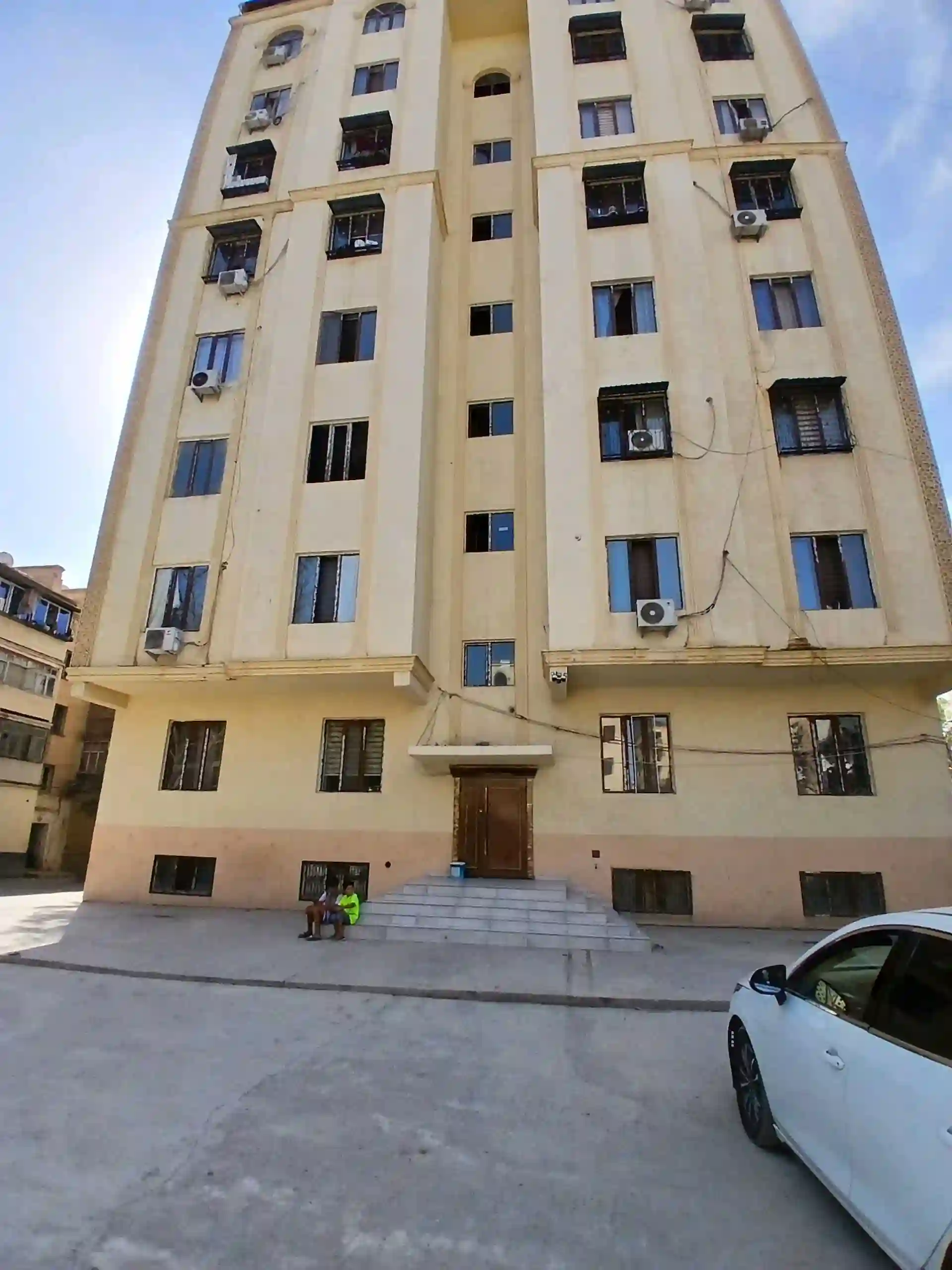 2-к квартира, Цокольный этаж, 52 м², 14 мкр — миниатюра 1