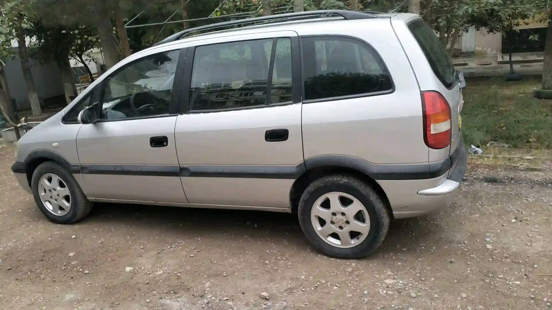Opel Zafira 2000 — миниатюра 2
