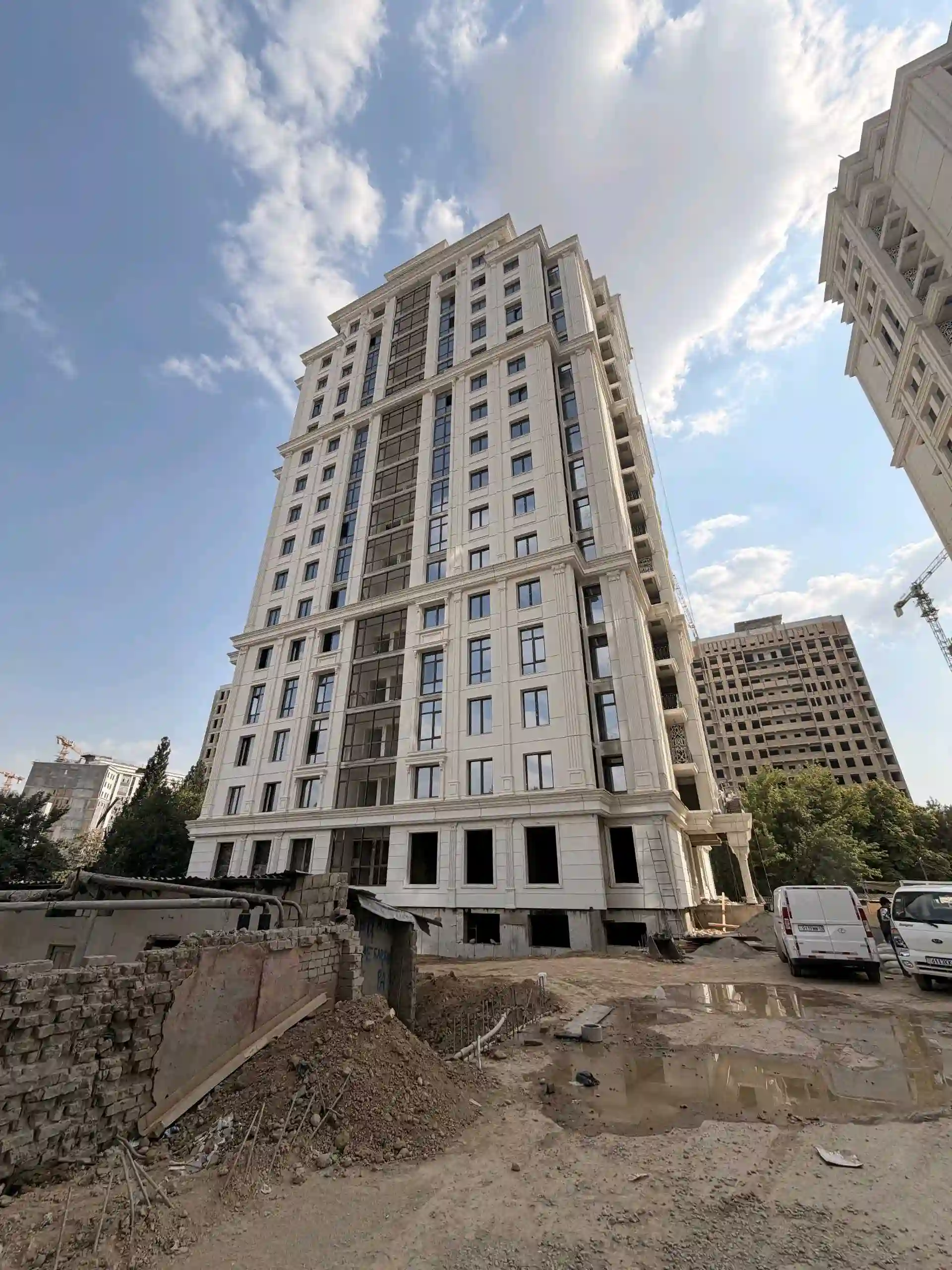 4-к квартира, 15 этаж, 144 м², Зеленый бозор ру ба руи маориф ...  Хамаи Бинохо сохтмони 77 этажара нигох мекна — миниатюра 1