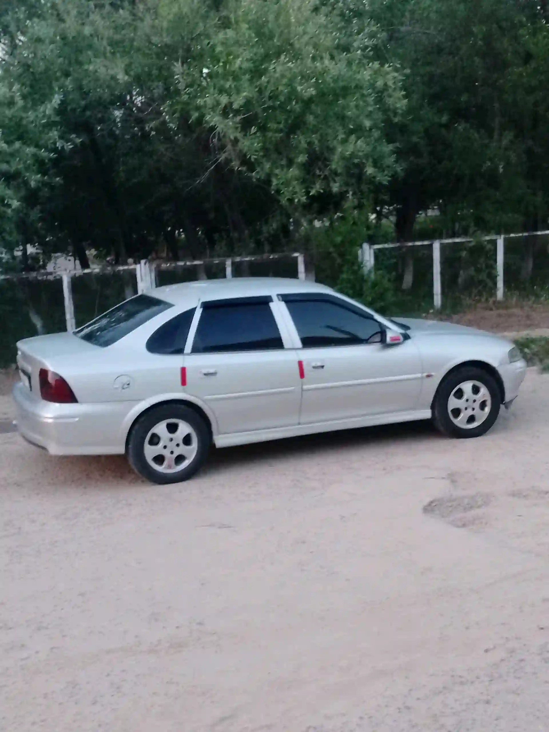Opel Vectra b 1996 — миниатюра 3