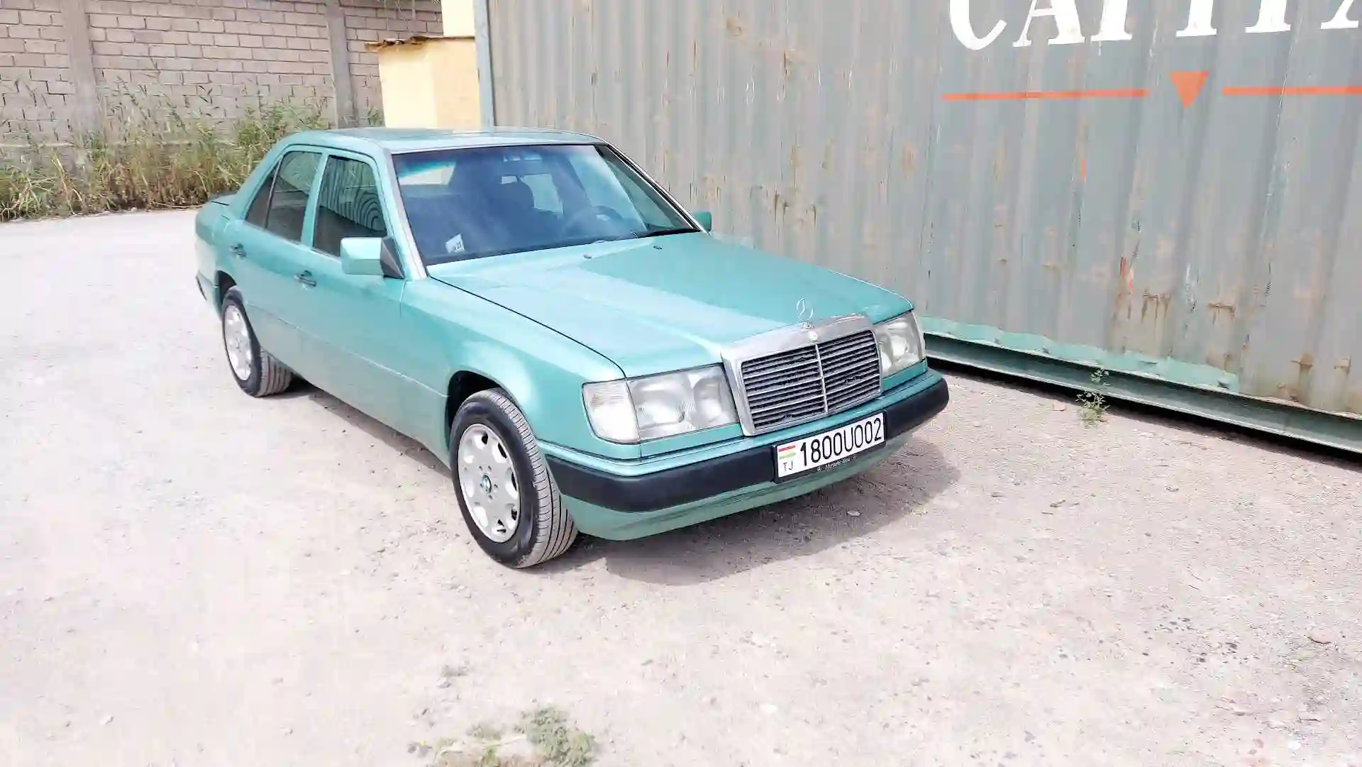 Mercedes-benz W124 1990 — миниатюра 1
