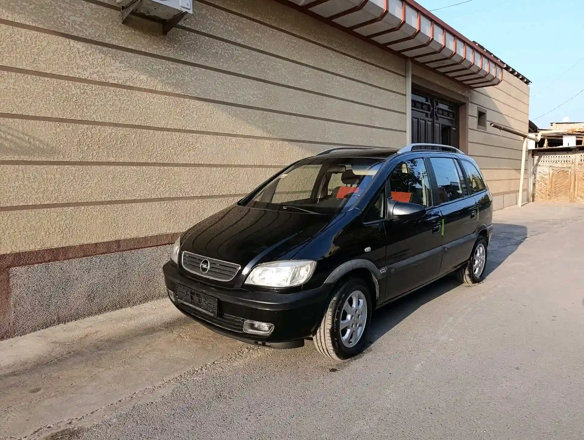 Opel Zafira 2004 — миниатюра 2