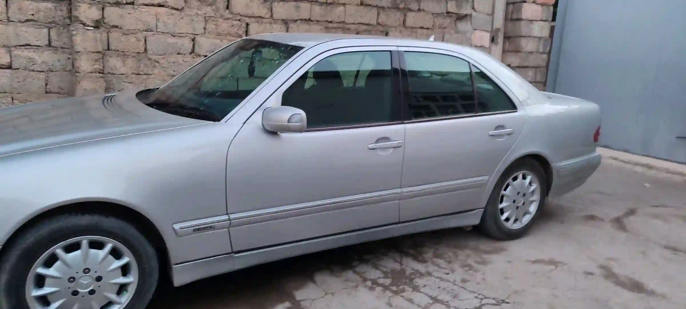 Mercedes-benz E class 2001 — миниатюра 3