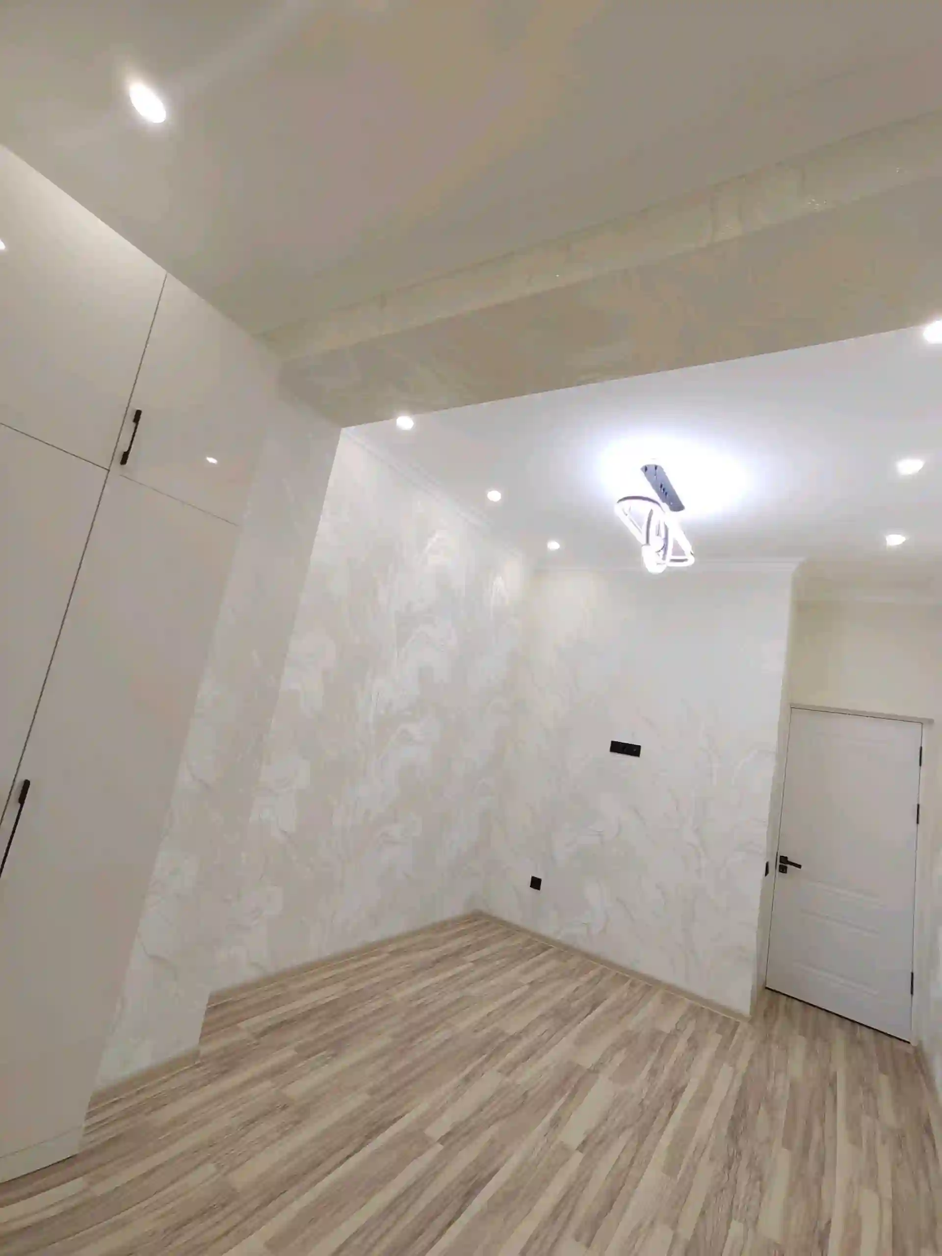2-к квартира, 14 этаж, 43 м², Маладиёжний — миниатюра 5