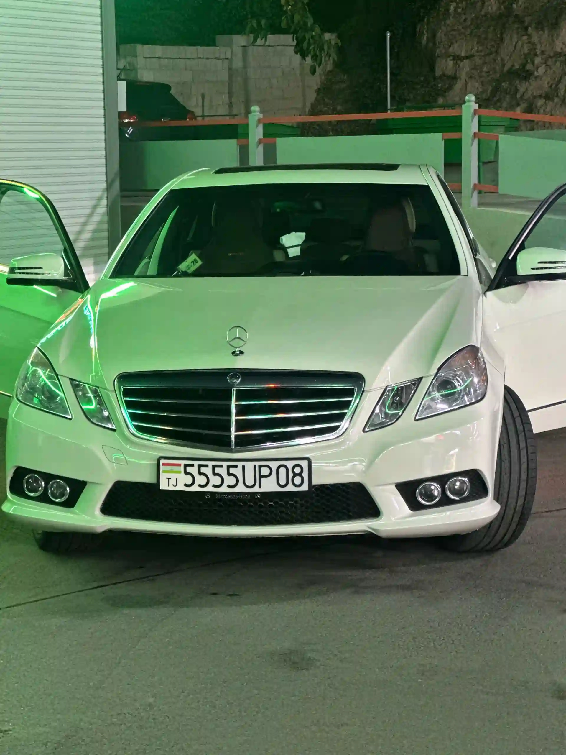 Mercedes-benz E class 2010 — миниатюра 4
