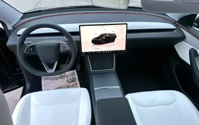 Tesla Model Y 2025