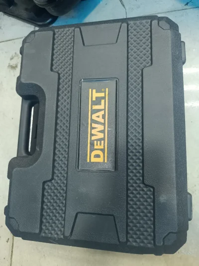 Шруповëрт Dewalt — миниатюра 3