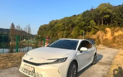 Toyota Camry, 2025 — миниатюра 4