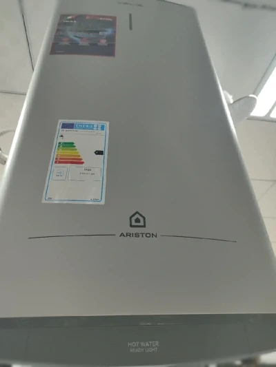 Водонагреватель Ariston Velis 80л — миниатюра 2