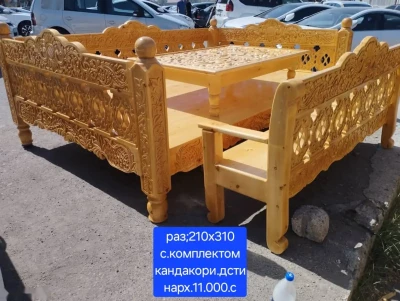 Тапчан с стол и стульями