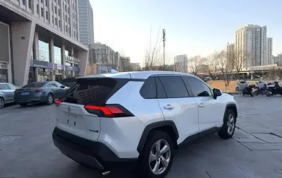 Toyota RAV 4, 2021 — миниатюра 3