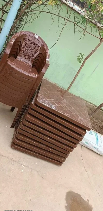 Стол со стульями