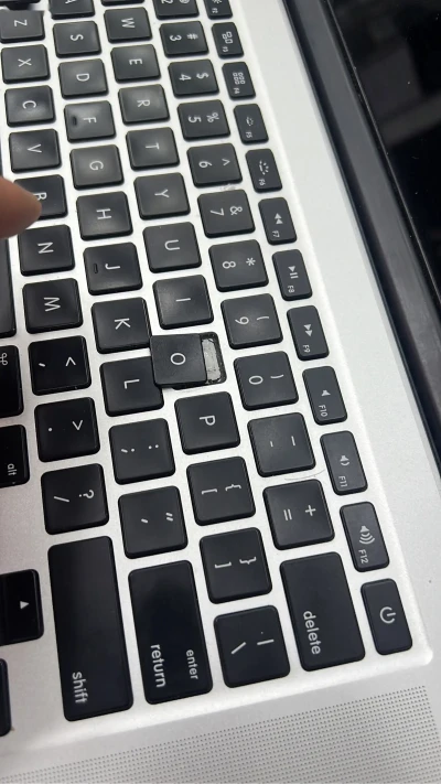 Ноутбук macbook pro 15 inch 2024 — миниатюра 3