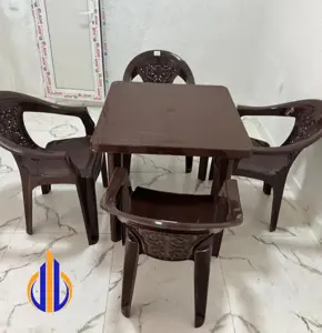 Стол стули пластмассовый