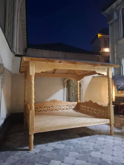 Тапчан с крышей