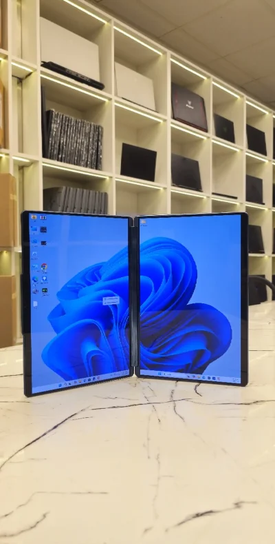 Ноутбук Lenovo Yoga Book 2 Dual Screen — миниатюра 2