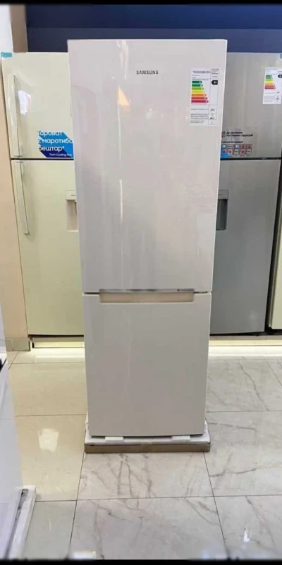 Холодильник Samsung