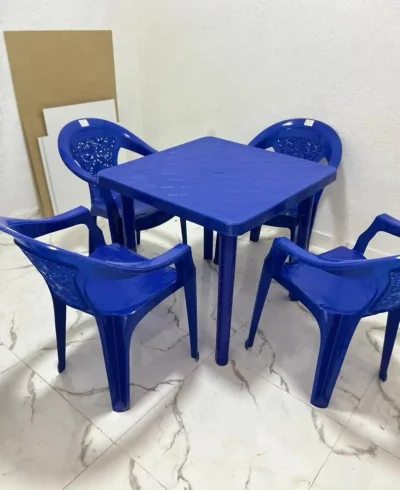 Столы и стулья