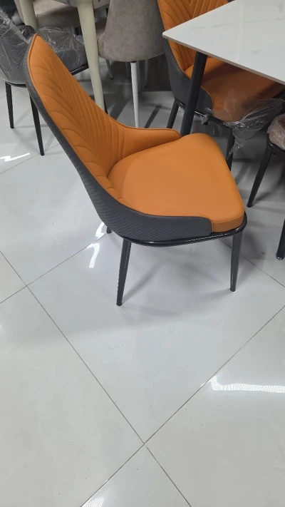 Стол и стулья