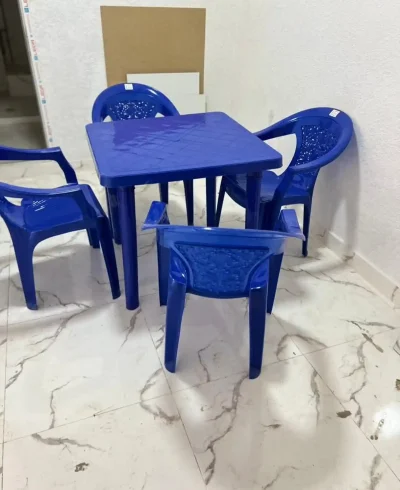 Столы и стулья