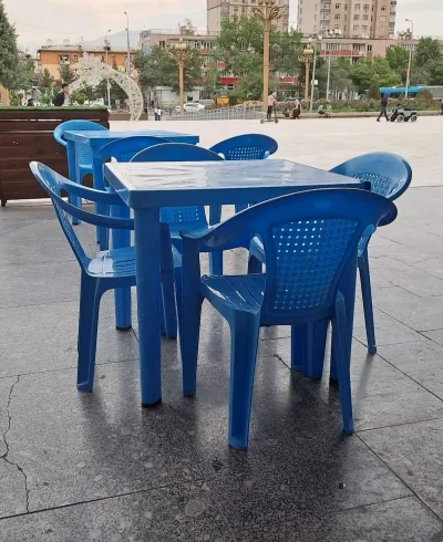 Стол и стулья DsC