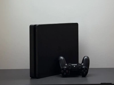Игровая приставка Sony PlayStation 4 Slim — миниатюра 2