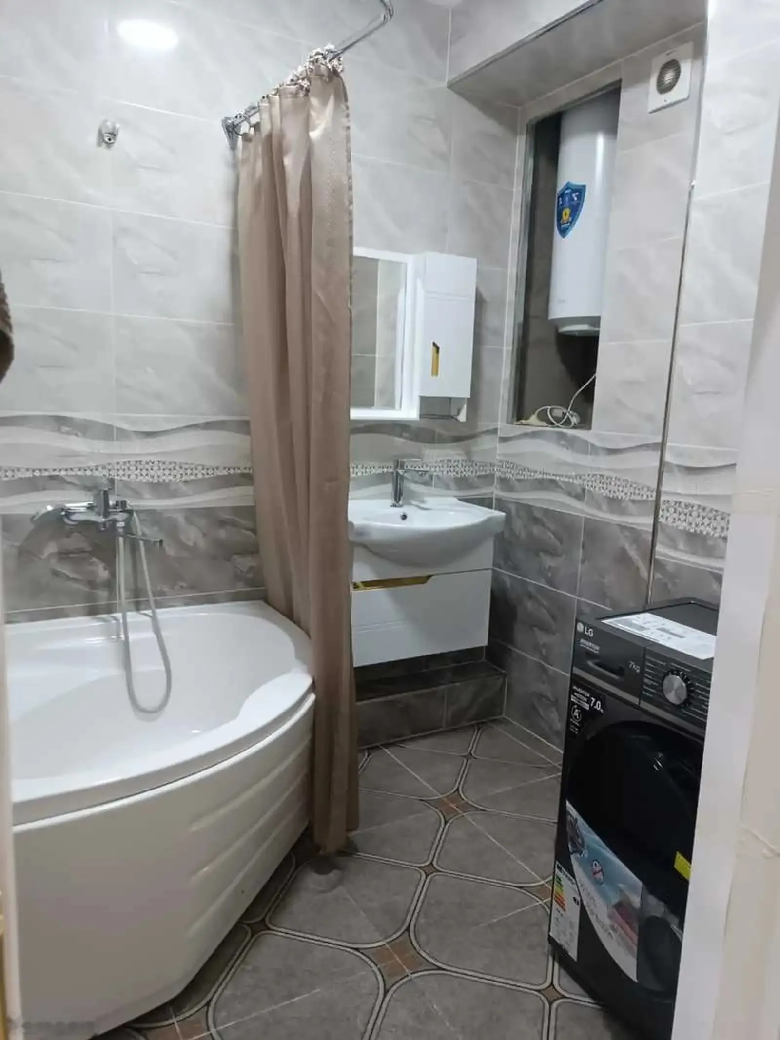 2-комн. квартира, 5 этаж, 75м², битонка