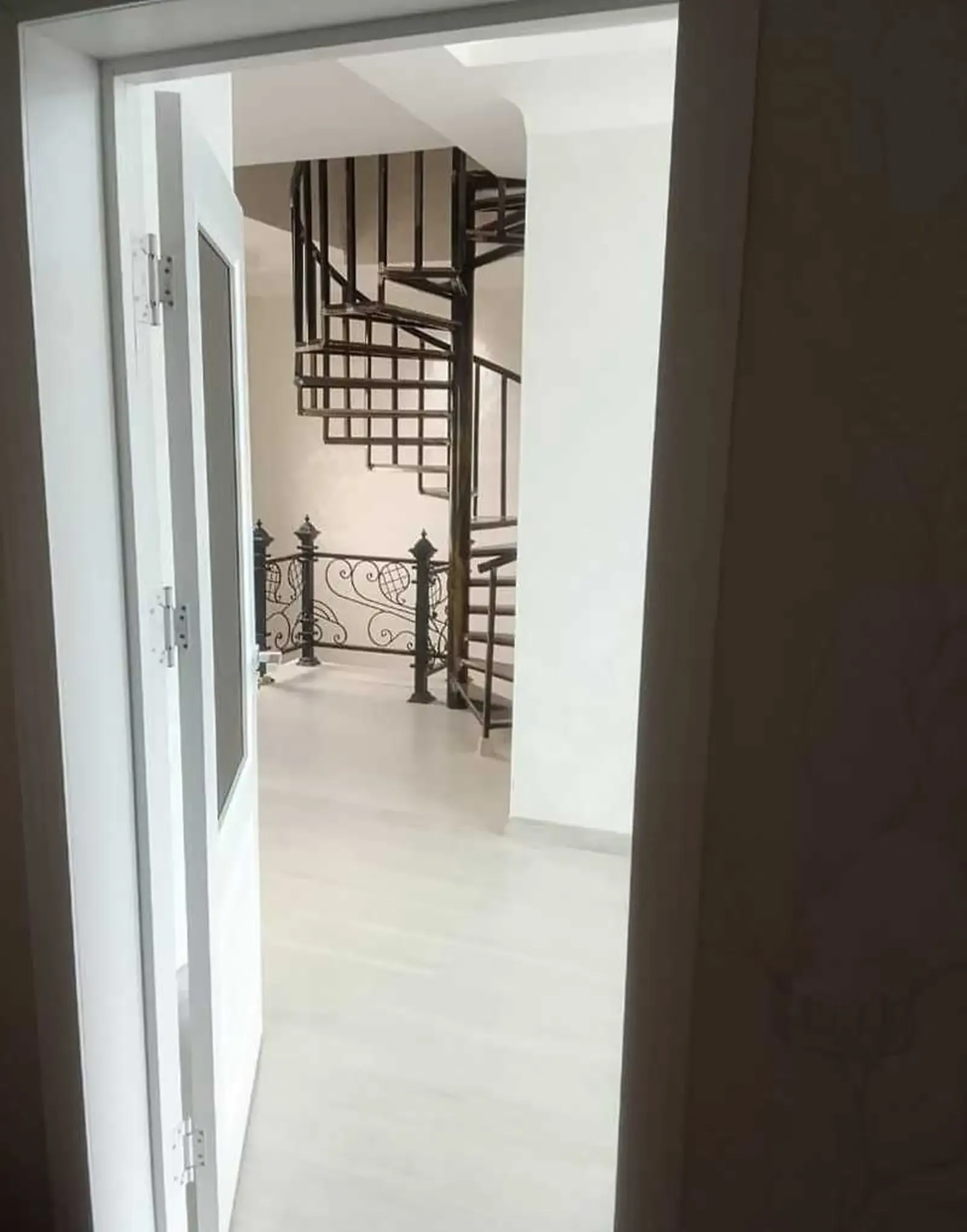 3-этажный, 6 комнатный дом, 250 м², Сино