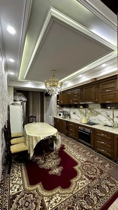 3-комн. квартира, 2 этаж, 130м², Сафо