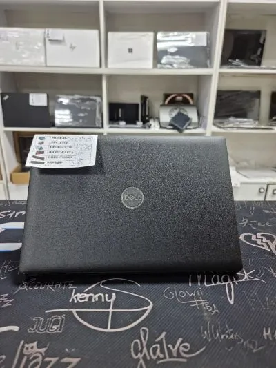 Ноутбук dell 14.0 i5-11th RAM 16GB DDR4 SSD 256GB