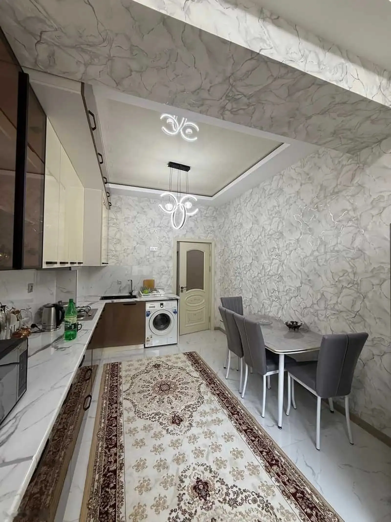 2-комн. квартира, 12 этаж, 80м², голубой экран