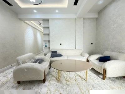 2-комн. квартира, 10 этаж, 58 м², 12 мкр — миниатюра 2