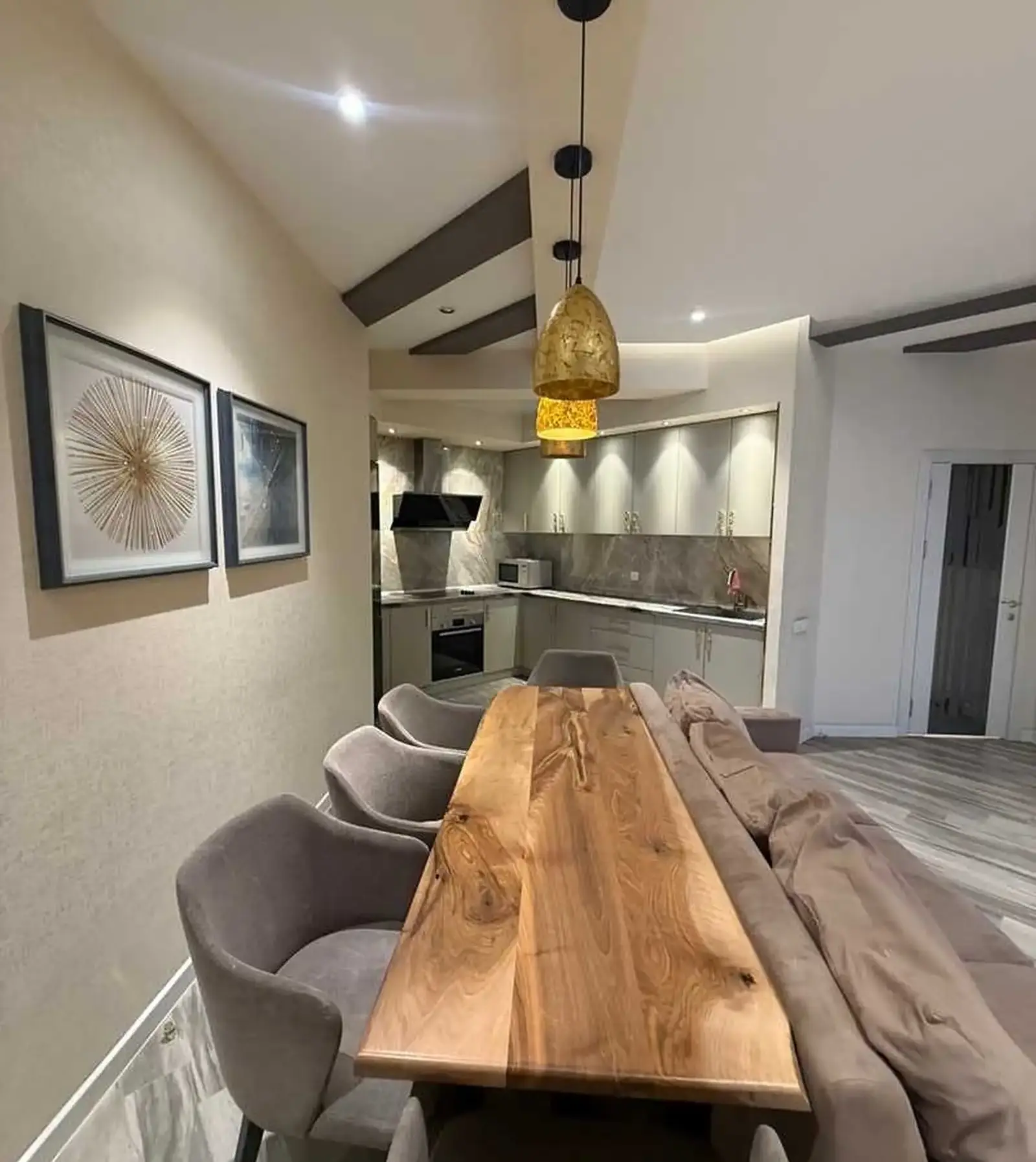 3-комн. квартира, 6 этаж, 105м², Сомони