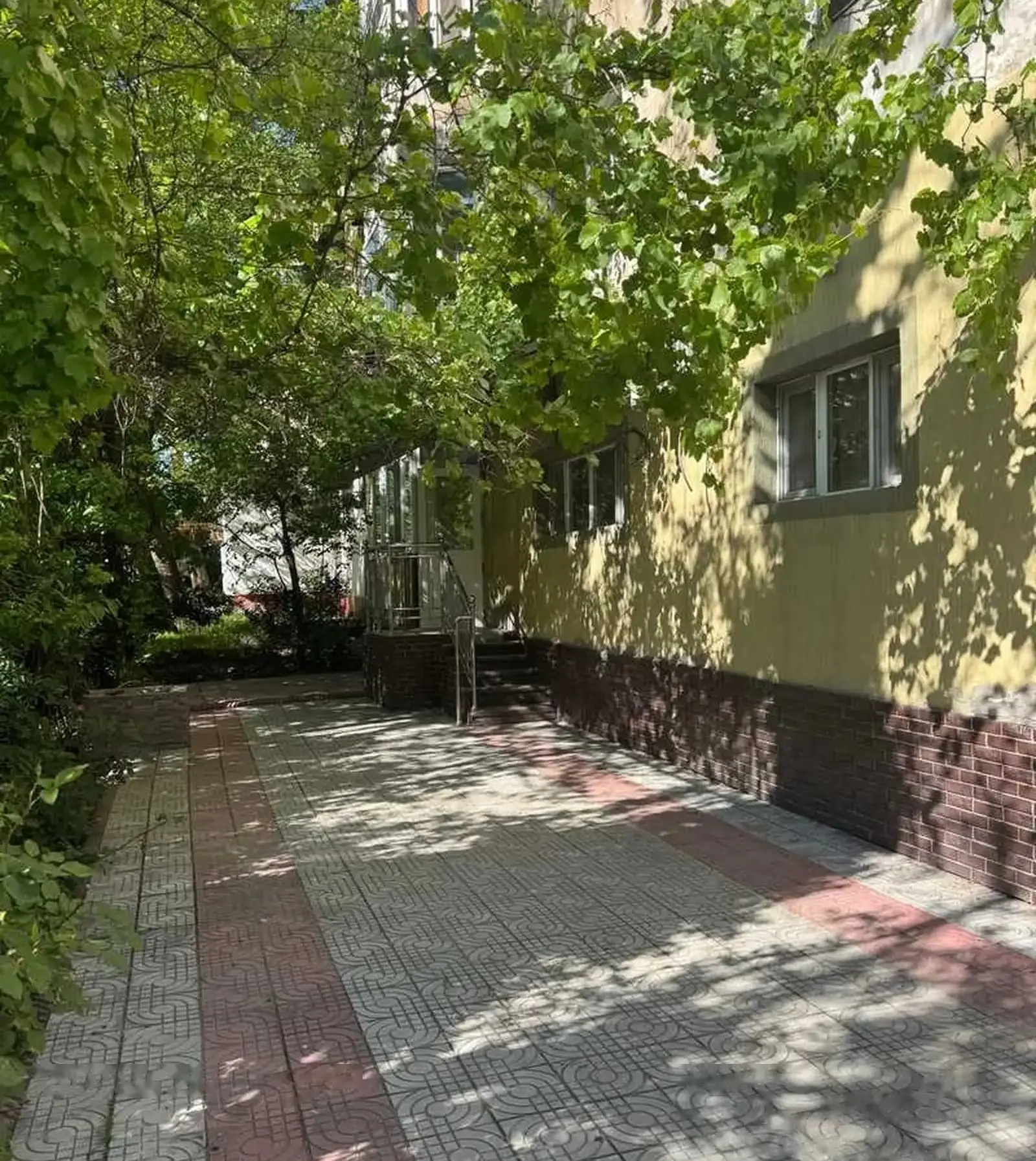 3-комн. квартира, 1 этаж, 70м², Сино