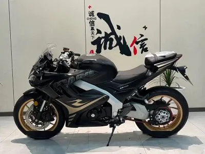 Мотоцикл Dugati 400 cc