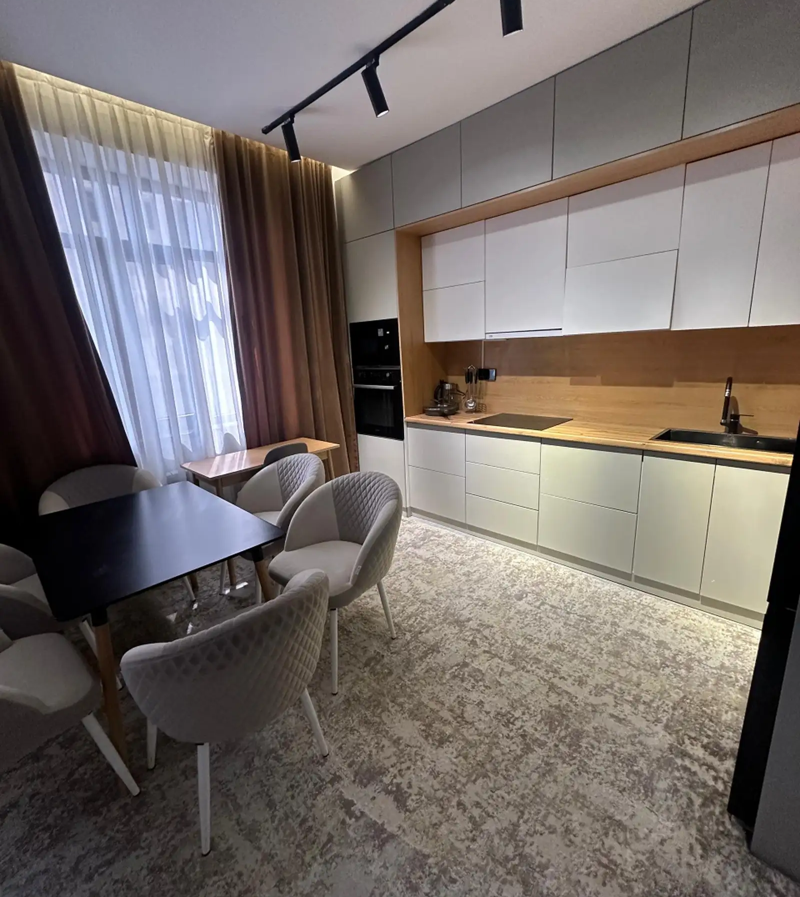 2-комн. квартира, 2 этаж, 75м², Ашан на против Мойки Малика