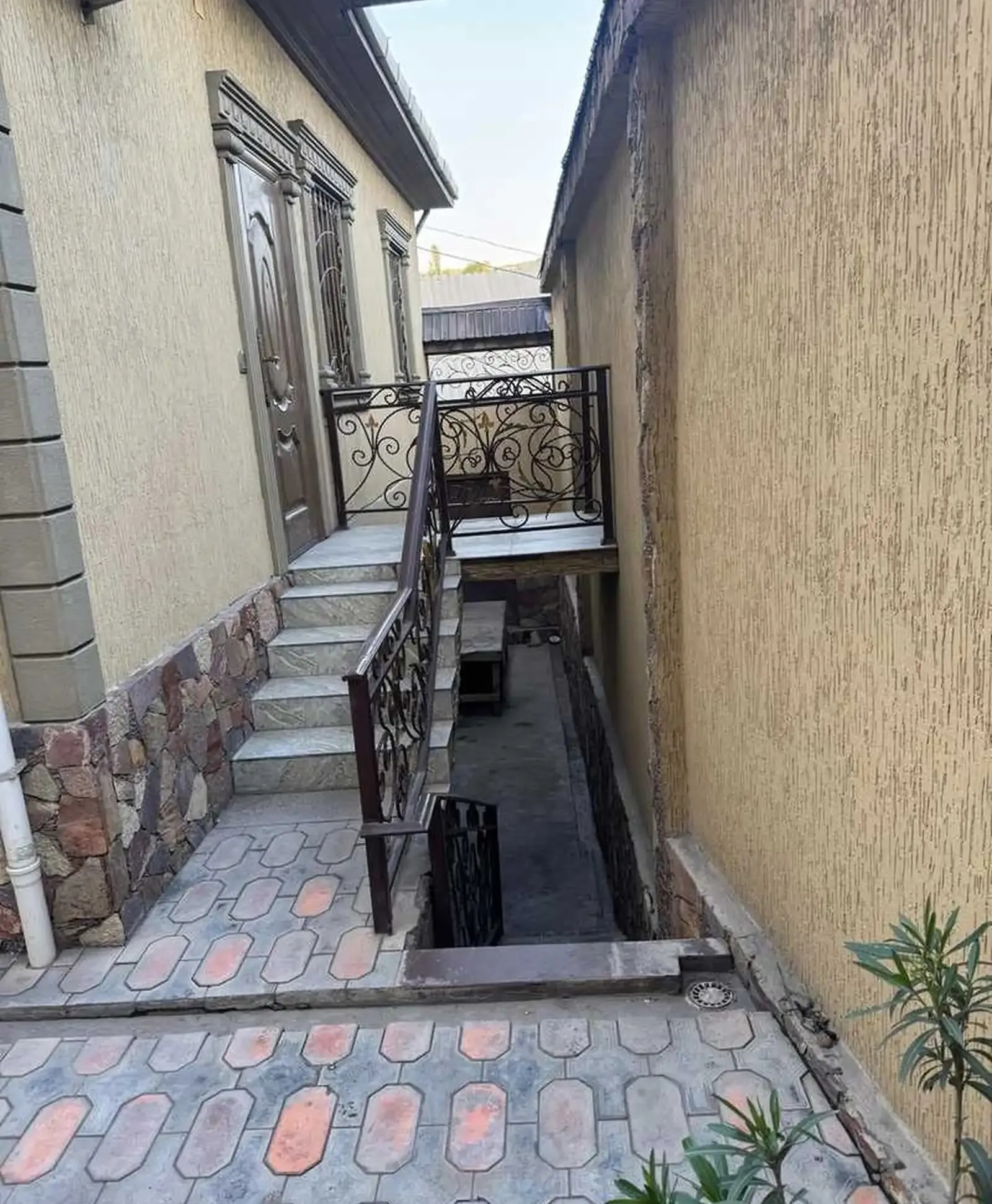1-этажный, 6 комнатный дом, 250 м², Н.И.Сомони.Хуҷандбиё