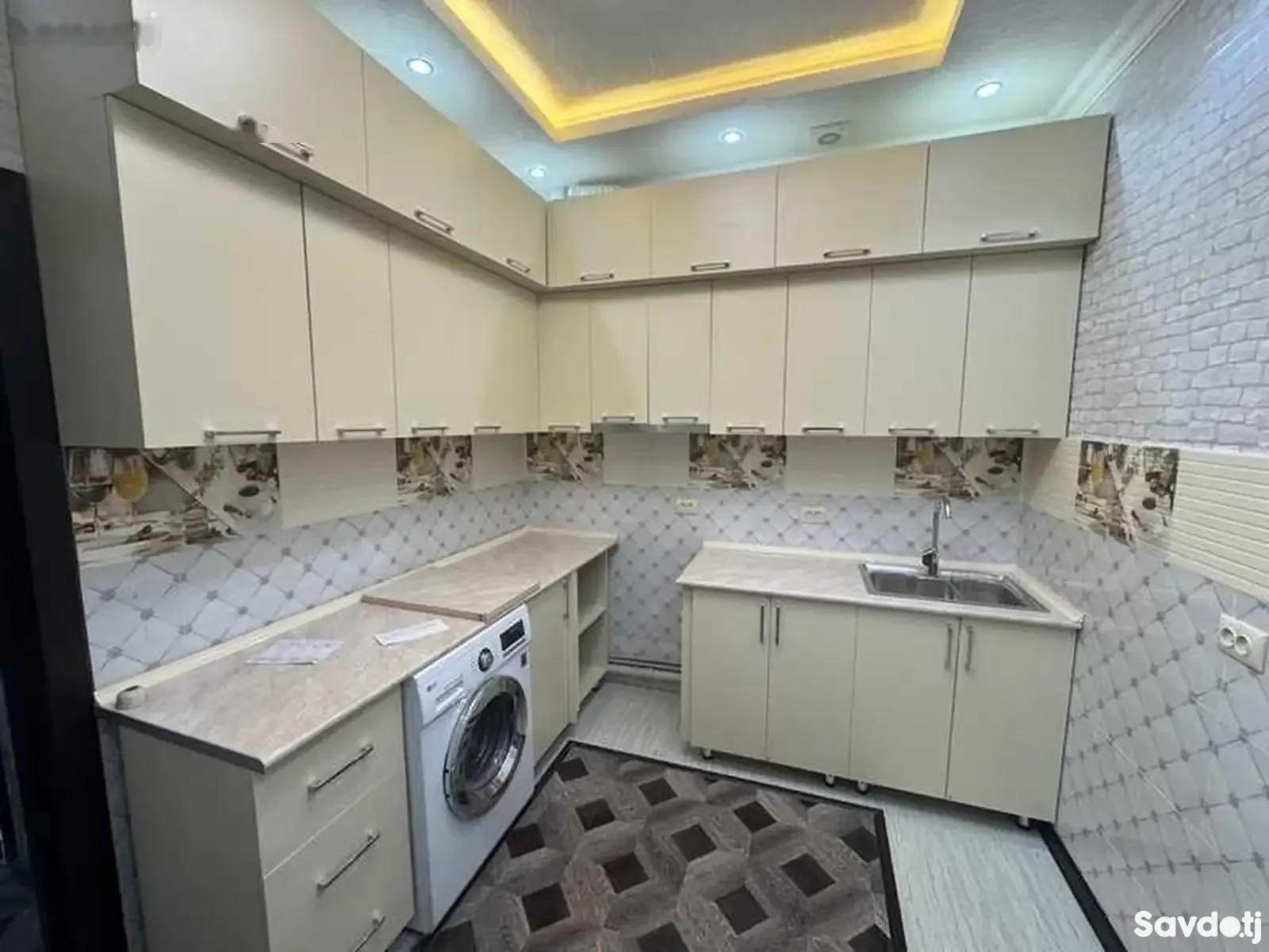 2-комн. квартира, 2 этаж, 90м², И Сомони, Меҳргон