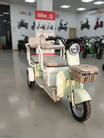 Трёхколёсный скутер