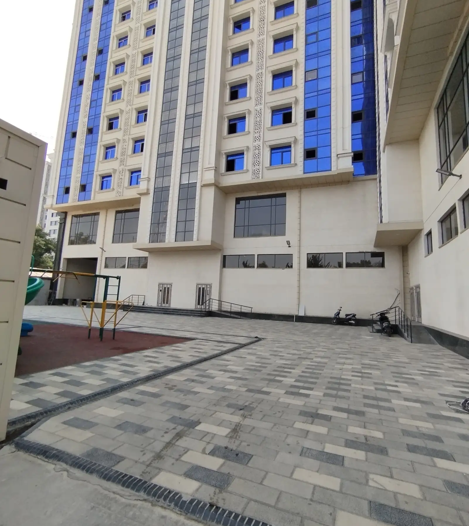 2-комн. квартира, 11 этаж, 50 м², орентир Шохмансур назди Ашан доми ру баруи парки Алишер Навои наздики ОВИР