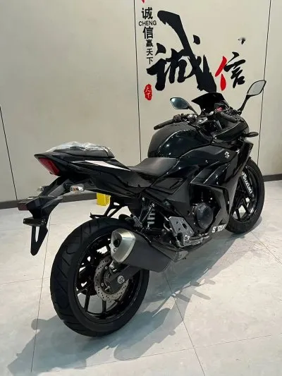 Мотоцикл Suzuki GS250R