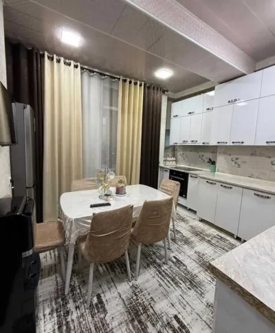 2-комн. квартира, 4 этаж, 70 м², Фирдавси