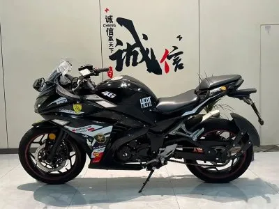 Мотоцикл Kawasaki 400 cc