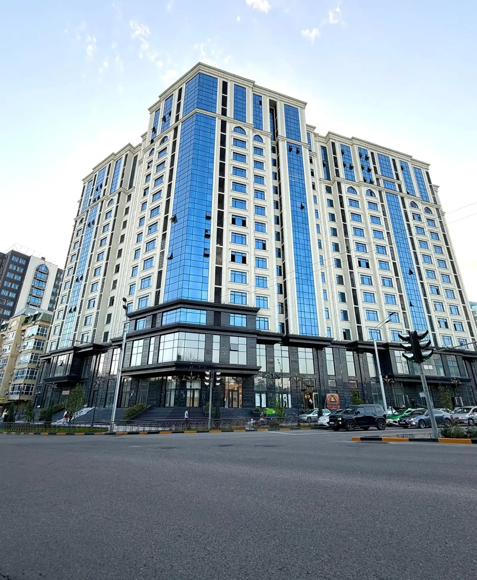 3-комн. квартира, 13 этаж, 136 м², Ашан