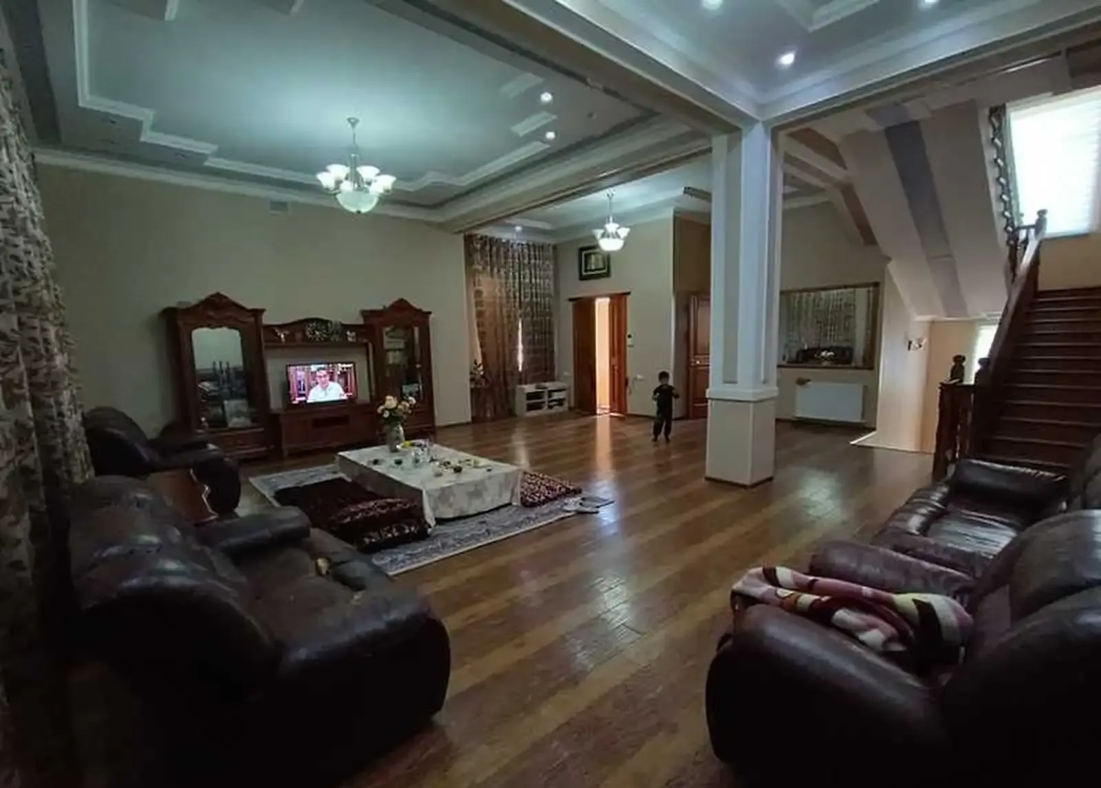 3-этажный, 8 комнатный дом, 826 м², Сино