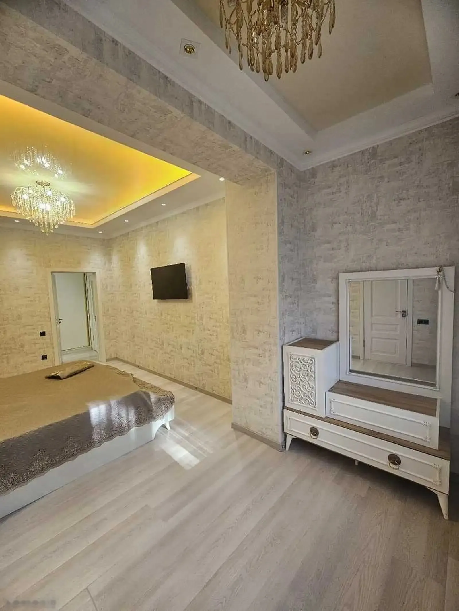2-комн. квартира, 3 этаж, 80м², Голубой экран